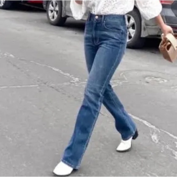 Cabi Fifth Avenue Bootcut High Rise Jeans - Size 6 - Picture 2 of 8